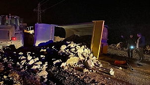 Damperi yerinden çıkan kamyon kaza yaptı: 1 yaralı 