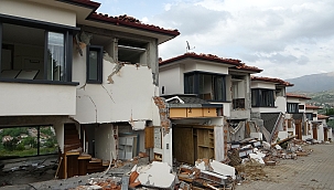 Depremin vurduğu milyonluk villalar için yıkım kararı 