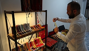 Depremde ilk işi milyonluk tesbihlerini kurtarmak oldu 