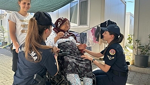 Kadın astsubaylar depremzedelere moral oluyor 