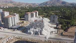 Malatya'da yüksek katlı binaların patlatılarak yıkılmasına başlanıldı 