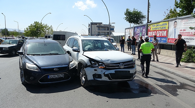 Malatya'da iki arac çarpıştı: 1 yaralı 