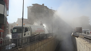 Malatya'da ağır hasarlı binaların yıkımları sürüyor 