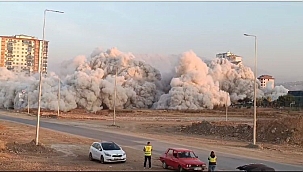 Ağır hasarlı 3 blok saniyeler içerisinde yerle bir oldu 