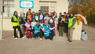 Gönüllü gençler, köy okullarına kitap desteği sağlıyor 