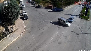 Trafik kazaları kameraya yansıdı