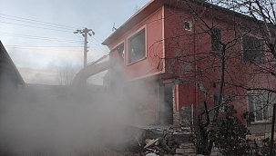 Doğanşehir'de yıkımlar sürüyor 