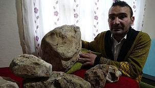 Çevreden topladığı taşlara gözü gibi bakıyor 