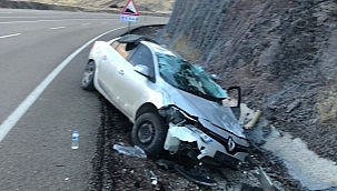 İstinat duvarına çarpan otomobil takla atıp devrildi: 6 yaralı 