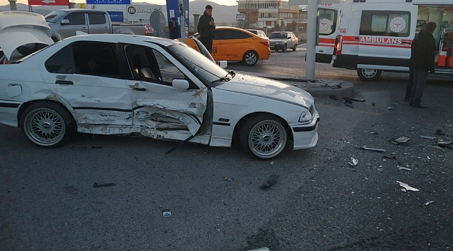 İki aracın karıştığı kazada 1 kişi yaralandı 