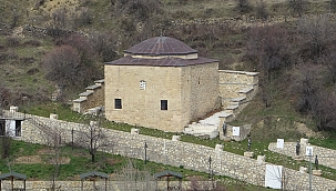 200 yıllık mescit zamana direniyor 