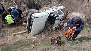 Malatya'da pikap şarampole devrildi: 2 yaralı 