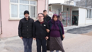 O şimdiden mahallenin gönüllü muhtarı 