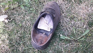 Zabıtayı görünce parayı ayakkabısına gizledi 