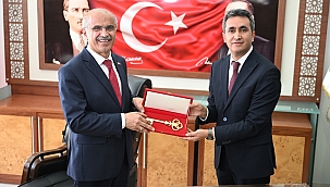 Büyükşehir Belediyesinde devir teslim töreni