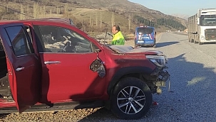 Kamyonet şarampole uçtu: 6 yaralı