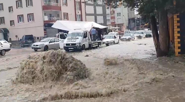 Malatya'da cadde ve sokaklar göle döndü 