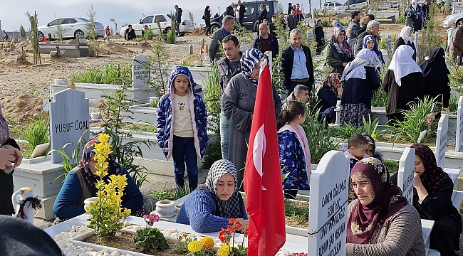 Malatya'da mezarlıkta hüzünlü bayram 