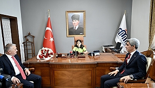 Vali Ersin Yazıcı koltuğunu Erva Çetin'e bıraktı 
