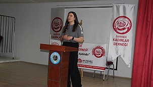 Milli güreşçi Aslı Demir, Darende'de öğrencilerle buluştu 