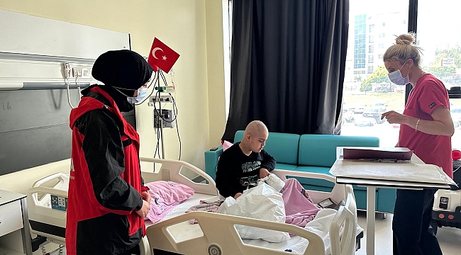 Onkoloji Hastanesi'nde tedavi gören çocuklara moral ziyareti 