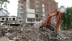 Yıkımlar ve inşa çalışmaları sürüyor