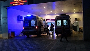 Otomobil ile traktör çarpıştı: 6 yaralı 