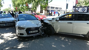 Üç aracın karıştığı kazada 1 kişi yaralandı 