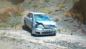 Otomobil su kanalına düştü: 3 yaralı