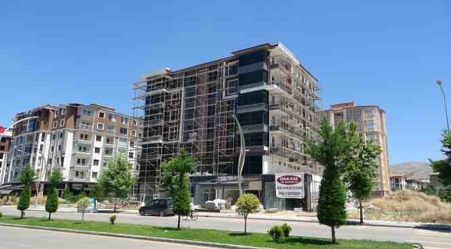 Orta hasarlı binaların ruhsat başvuru süresi uzatıldı 