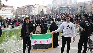 Suriyeliler sokaklara döküldü