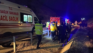  Malatya'da tır şarampole devrildi: 2 ölü, 1 yaralı 