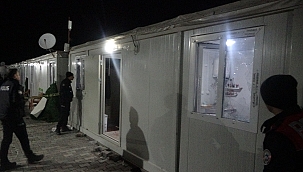 Bçaklı saldırıya uğrayan polis memuru yaralandı