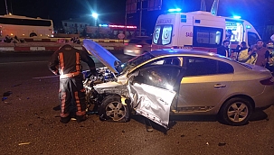 İki araç çarpıştı: 5 yaralı