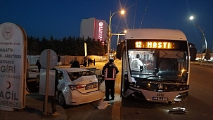 Trambüs ile otomobil çarpıştı: 5 yaralı