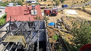 Arapgir'de korkutan ev yangını