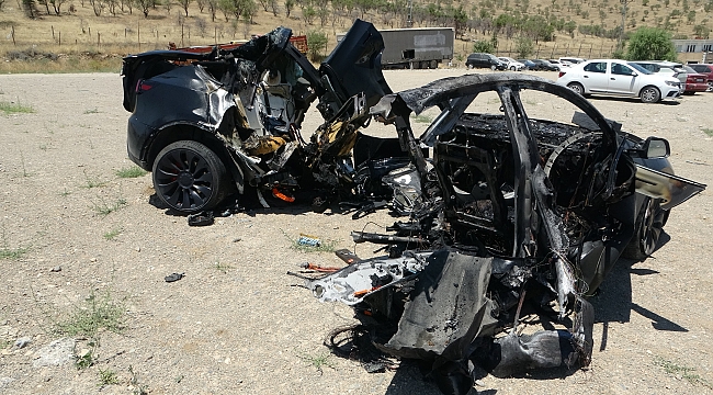 Malatya'da Tesla kazası: Araç ikiye bölündü, 2 hemşire hayatını kaybetti 