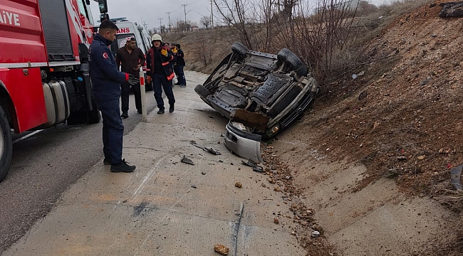 Otomobil ters döndü: 6 yaralı 