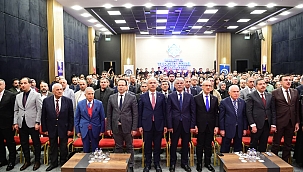 Cemil Çiçek: "Turgut Özal çok farklı bir konuma sahiptir" 