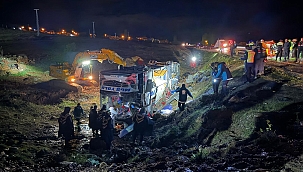 Malatya'da yolcu otobüsü devrildi: 3 ölü 22 yaralı