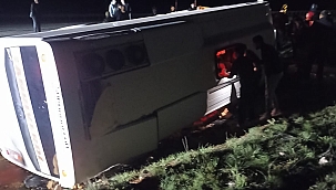 Malatya Yeşilyurtspor taraftarlarını taşıyan midibüs devrildi: 27 yaralı 