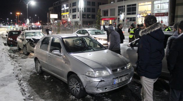 23 araç birbirine girdi