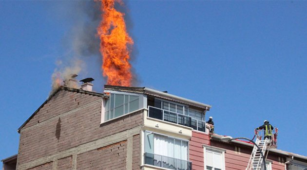 5 katlı binanın çatı katında korkutan yangın