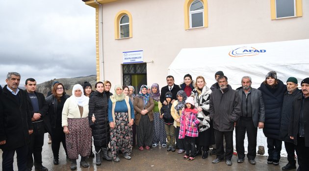 Sanatçılar deprem bölgesinde