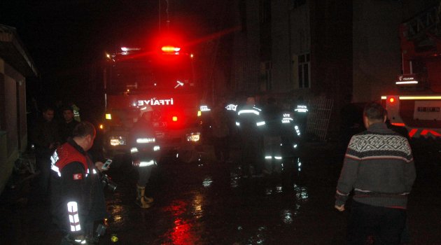 Adana'daki yangında 11 öğrenci ile bir görevli hayatını kaybetti