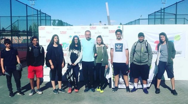 Adıyamanlı tenisçiler Malatya'dan dereceyle döndü
