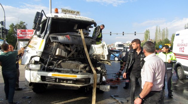 Afyonkarahisar'da trafik kazası: 3 yaralı