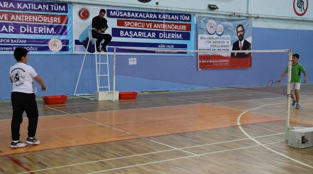 Ağrı'da ANALİG Badminton grup müsabakaları başladı
