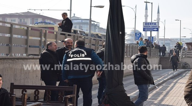 AK Parti Malatya il binasına saldırı