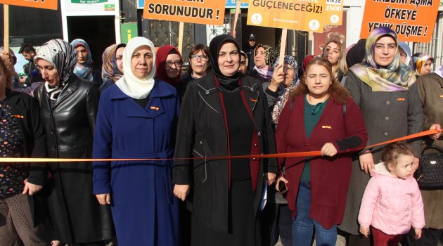 AK Partili kadınlar turuncu çizgimizi çektik
